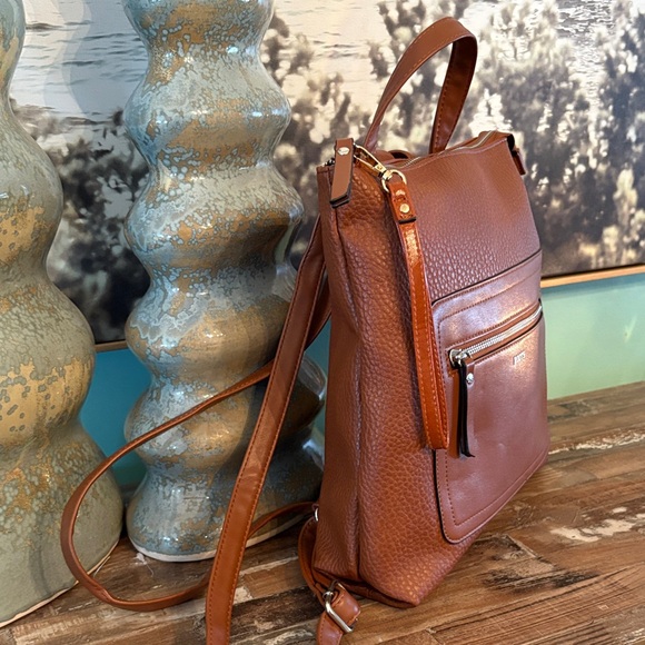 New ROOTS FAUX LEATHER Brown Backpack gorgeous - Picture 3 of 8